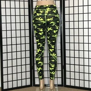 *NWOT* CAMOUFLAGE WORKOUT PANTS